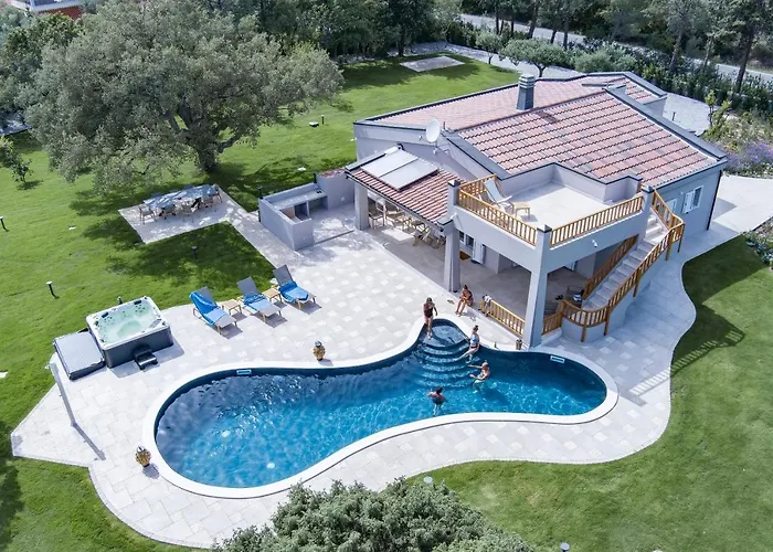 Villa Golden Root Real Estate